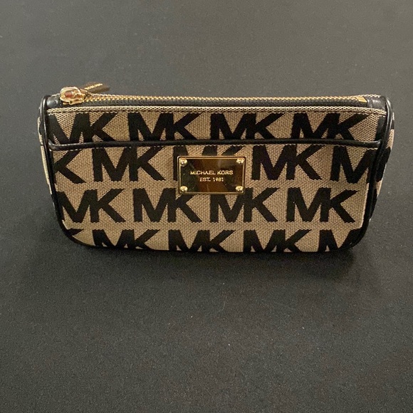 Michael Kors Cosmetics Bag - Picture 1 of 10